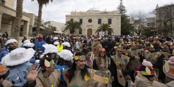 Γέμισε από κόσμο και πολύχρωμες στολές το κέντρο του Ηρακλείου στο Καστρινό Καρναβάλι του Δήμου Ηρακλείου - Ειδήσεις Pancreta