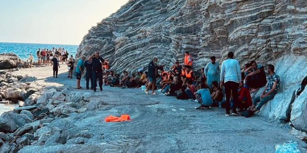 Περισυλλογή δεκάδων μεταναστών στην παραλία Σιδωνία της Ψαρής Φοράδας - Ειδήσεις Pancreta